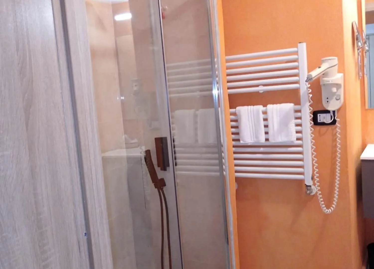 ***  Hotel Veronese Genua Italien